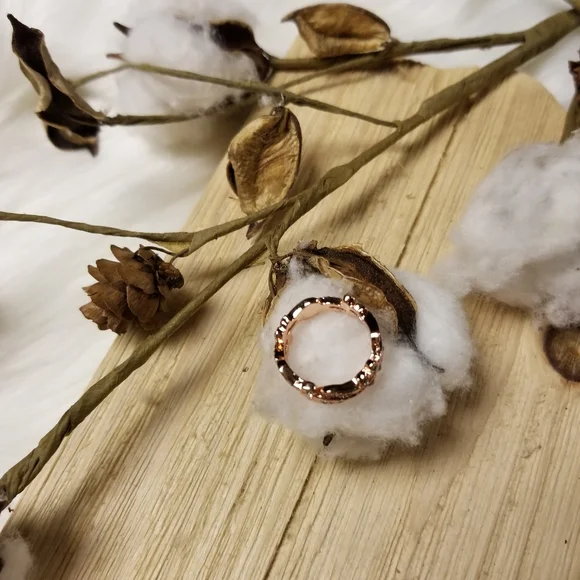 Gorgeous 18k plated Flower Lucky Vine Ring in ROSE GOLD - Picture 10 of 11